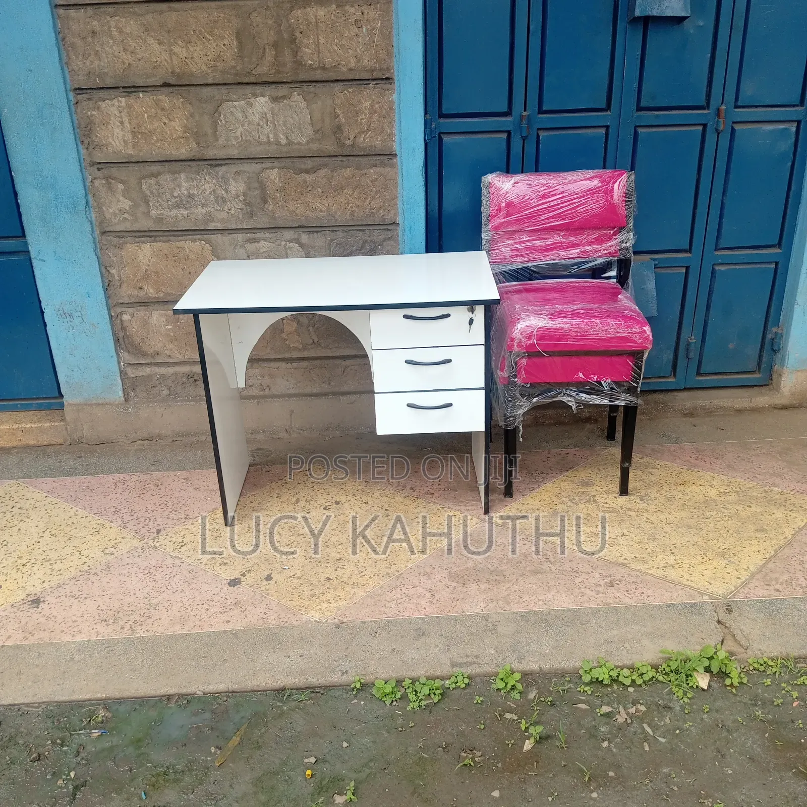 Hot Pink Waiting Chairs With White Manicure Table With Drawers