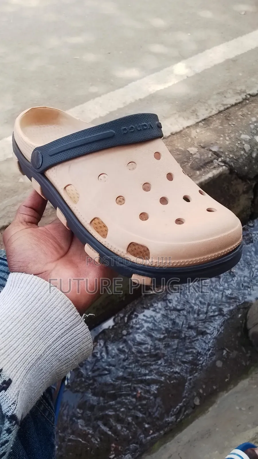 Vanca Brown and Black Clogs