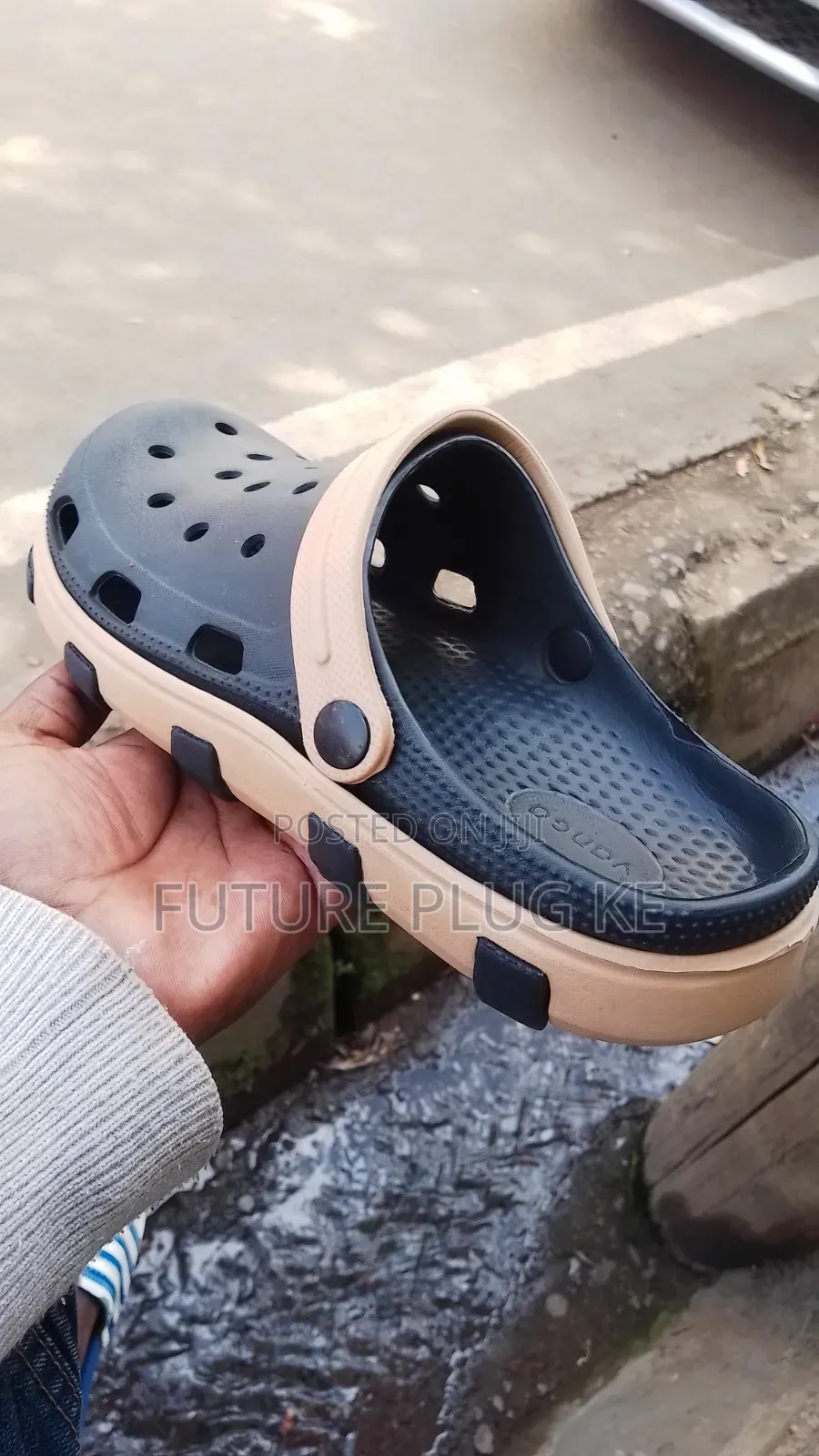 Vanca Brown and Black Clogs