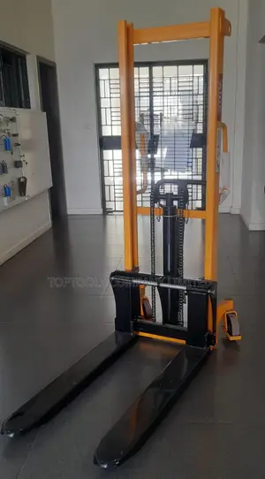 Ams1500-3m Aico Japan Manual Stacker Capacity 1.5 Tonnes (1500kgs)