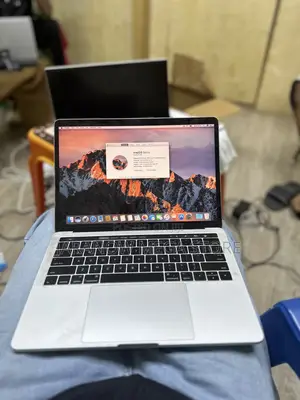 Laptop Apple MacBook Pro 2017 8GB Intel Core i5 SSD 256GB