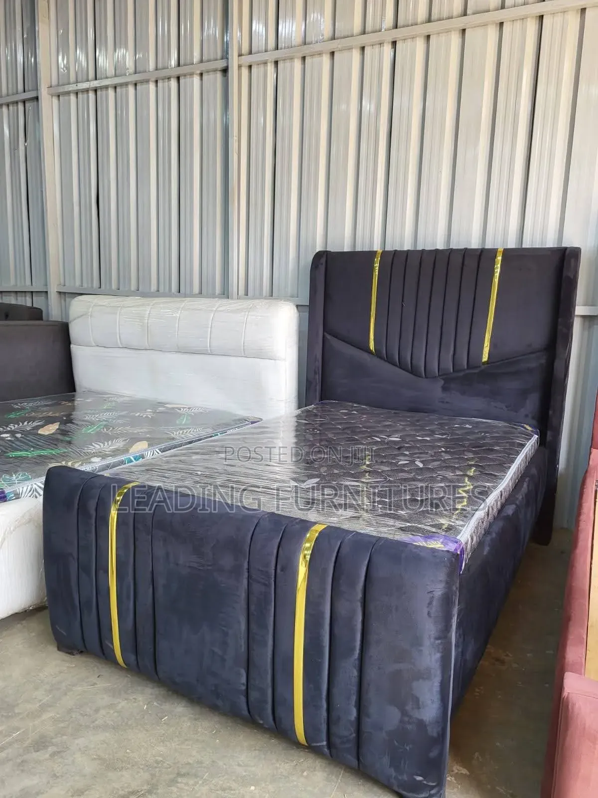 Black Chester Bed 5x6