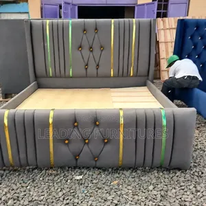 6x6 King With Golden Buttons