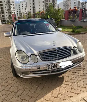 Mercedes-Benz E220 2004 Silver