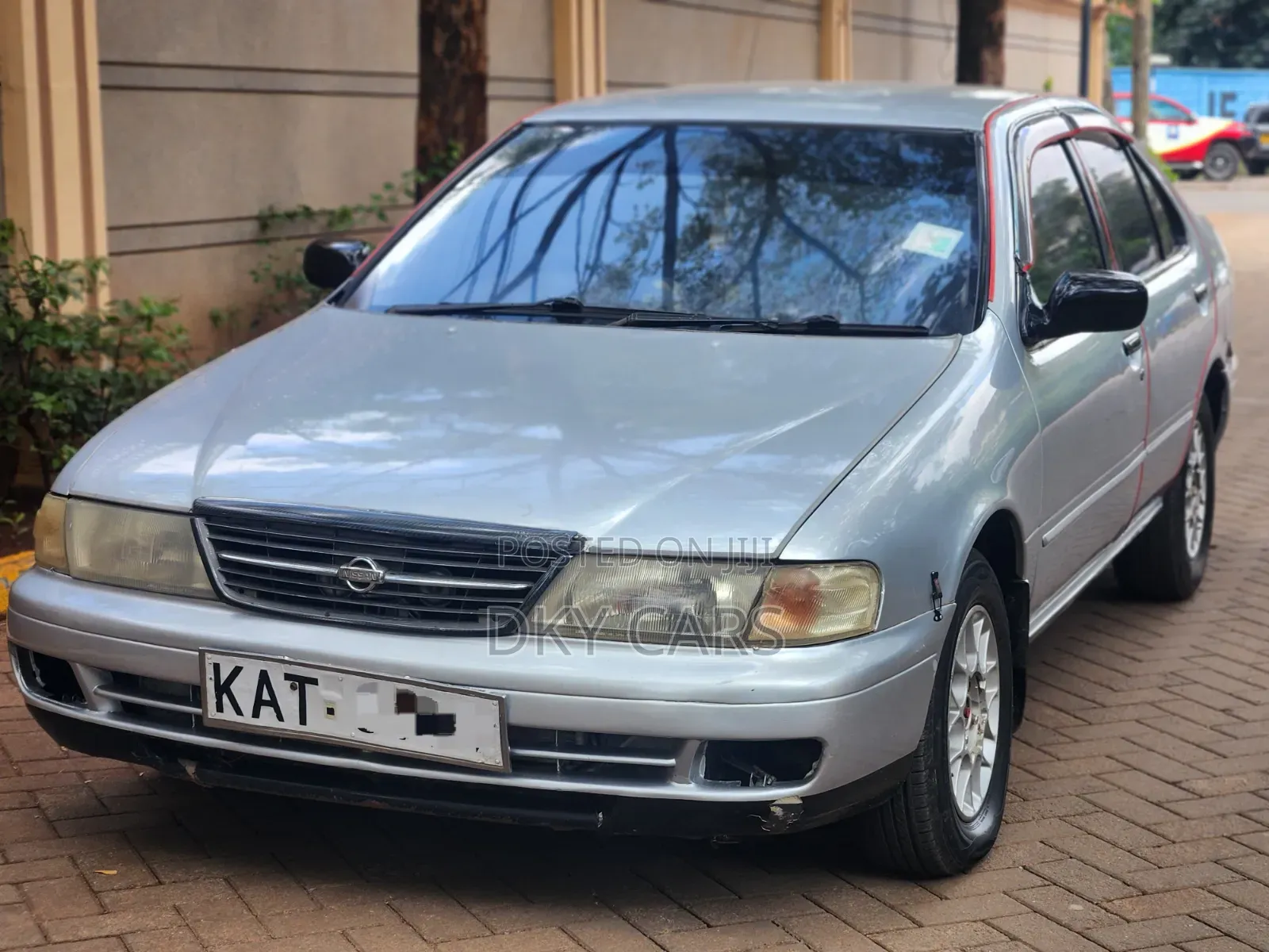 Nissan Sunny 2000 Silver
