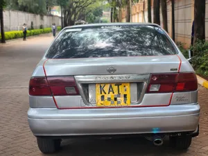 Nissan Sunny 2000 Silver