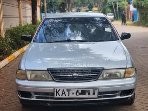 Nissan Sunny 2000 Silver