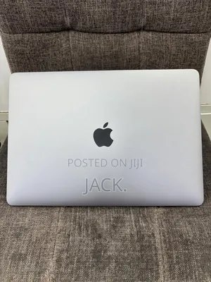 Laptop Apple MacBook Pro 2022 M2 8GB Apple M2 SSD 512GB