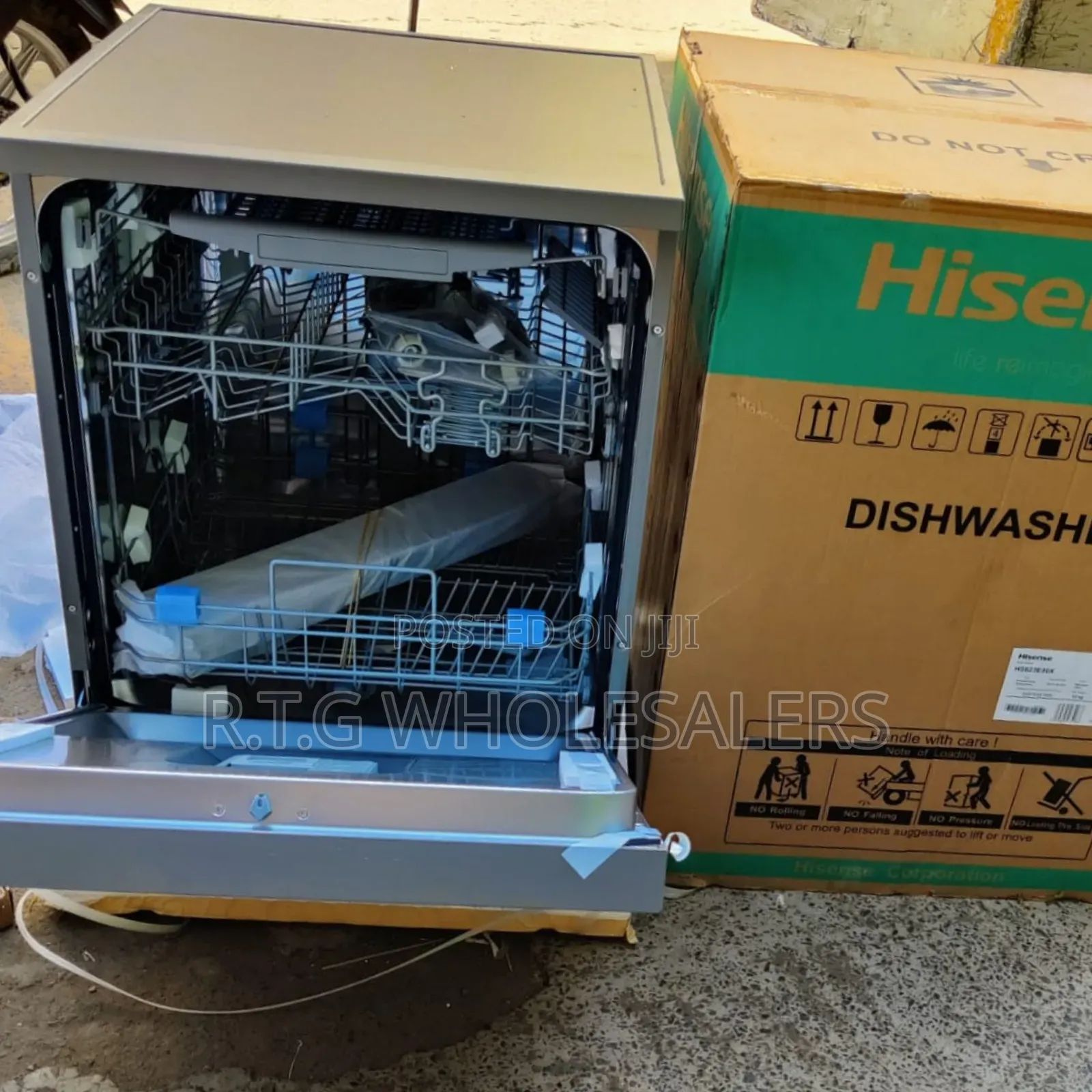 Hisense 13-Place Dishwasher Hs622e90g