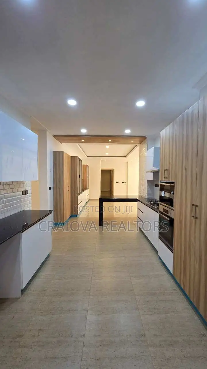 8bdrm Duplex in Spring Valley for sale
