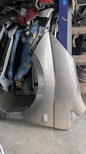 Toyota Isi Fender
