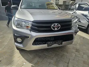Toyota Hilux 2019 Silver