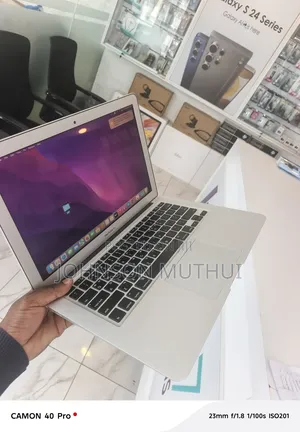 Laptop Apple MacBook Air 2017 4GB Intel Core Ultra 5 SSHD+SSD 256GB