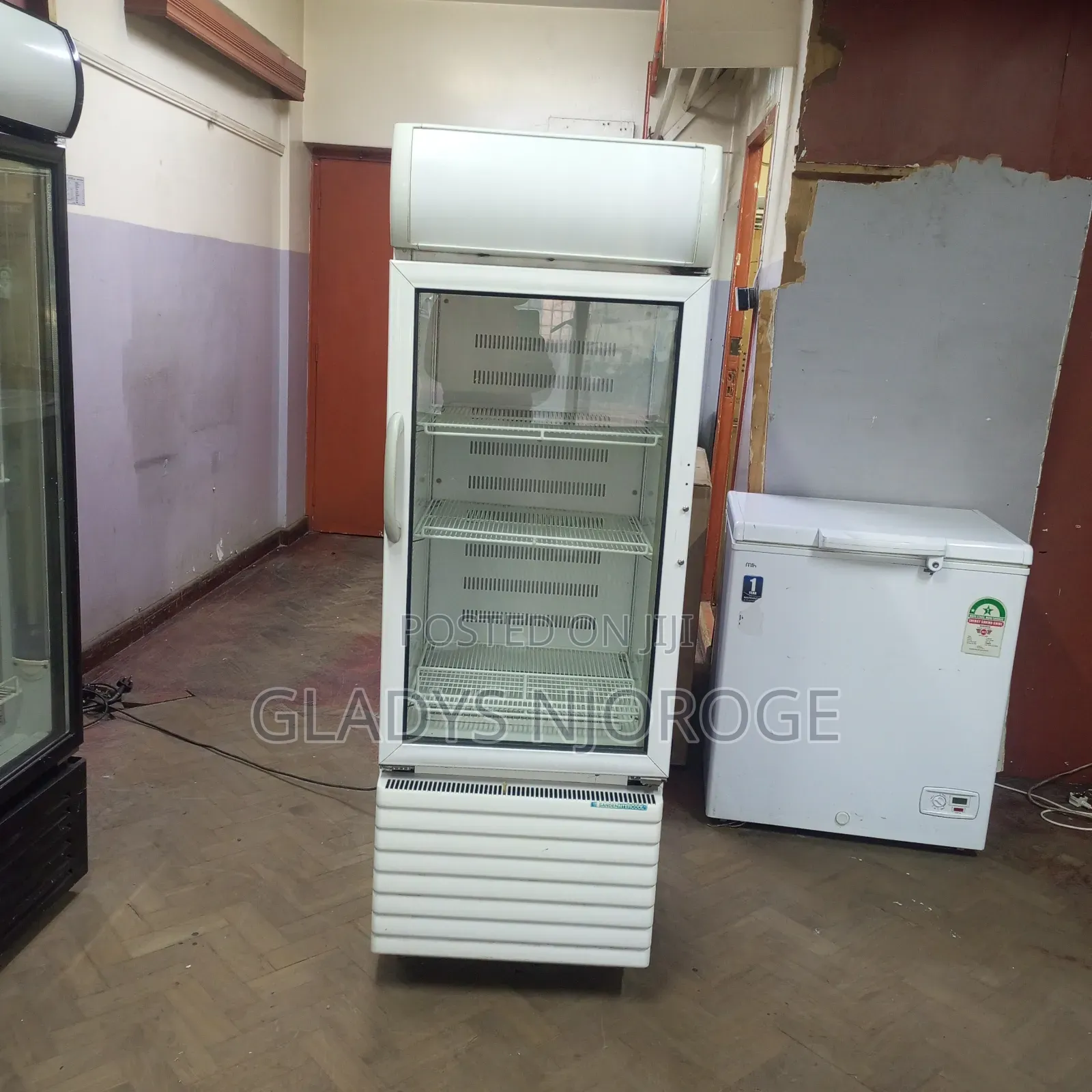White Sanden Medium Fridge (250l)