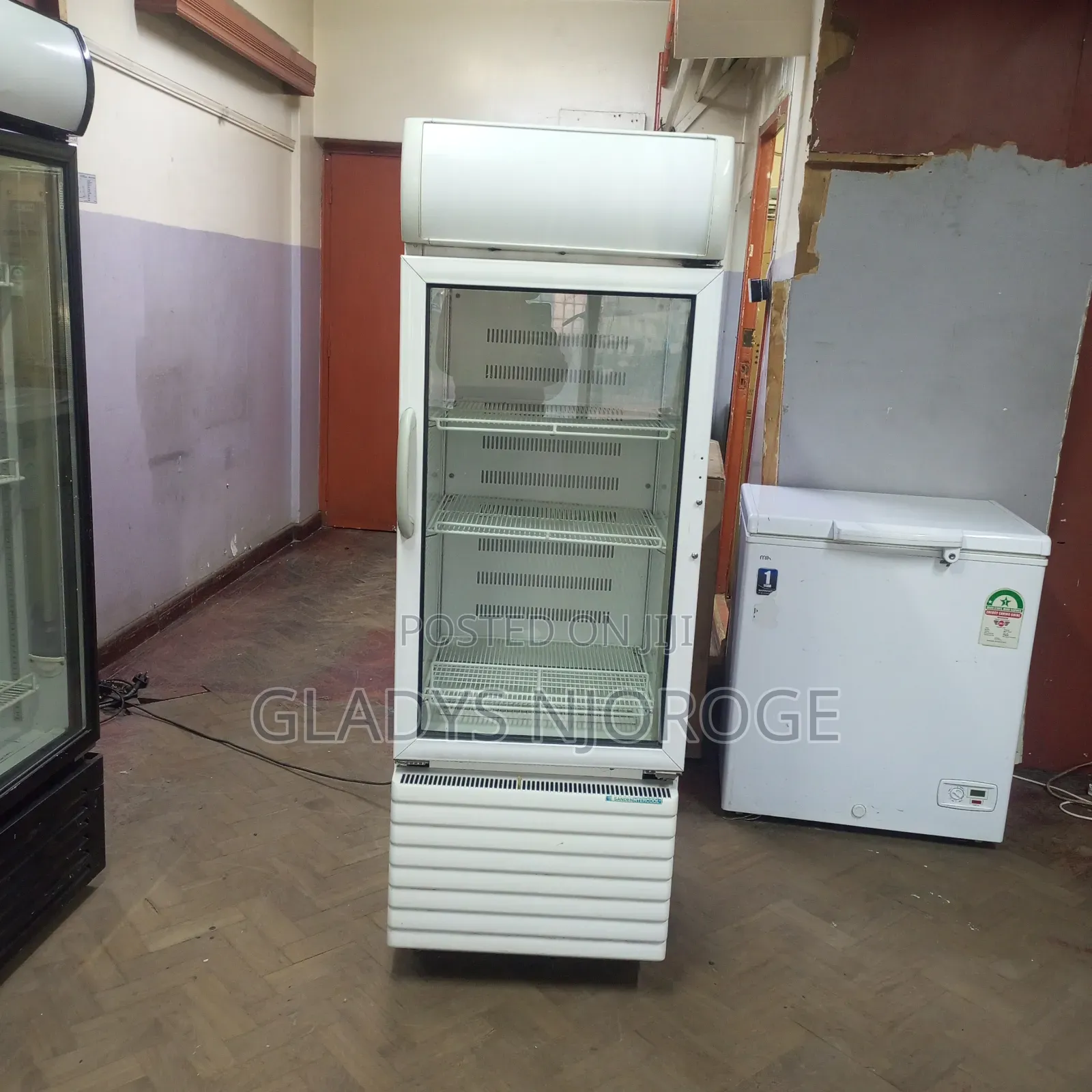 White Sanden Medium Fridge (250l)