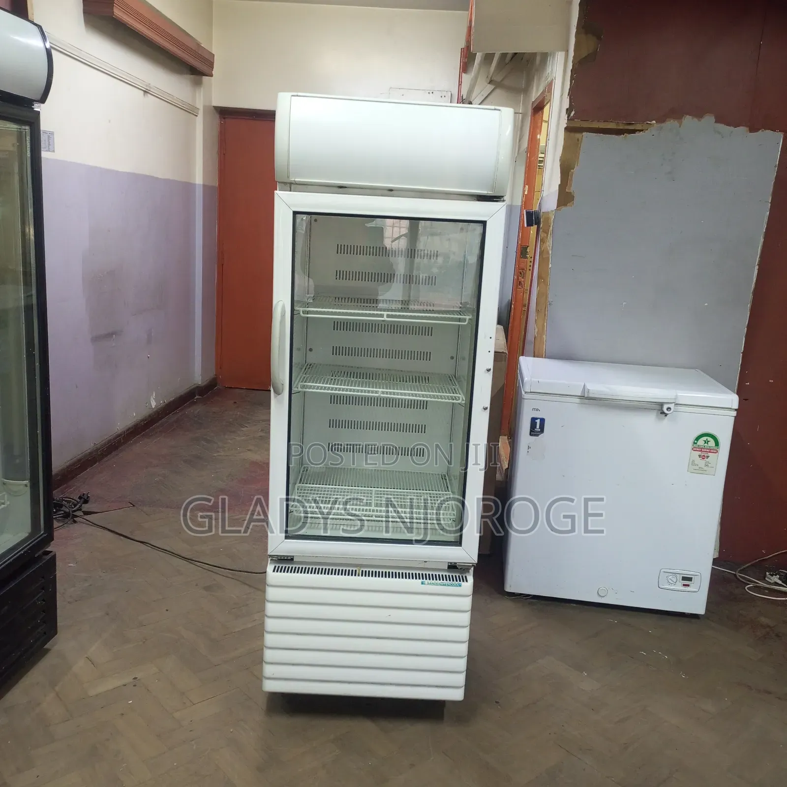 White Sanden Medium Fridge (250l)