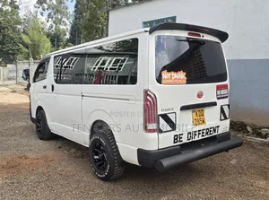 Toyota HiAce 2013 White