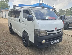 Toyota HiAce 2013 White
