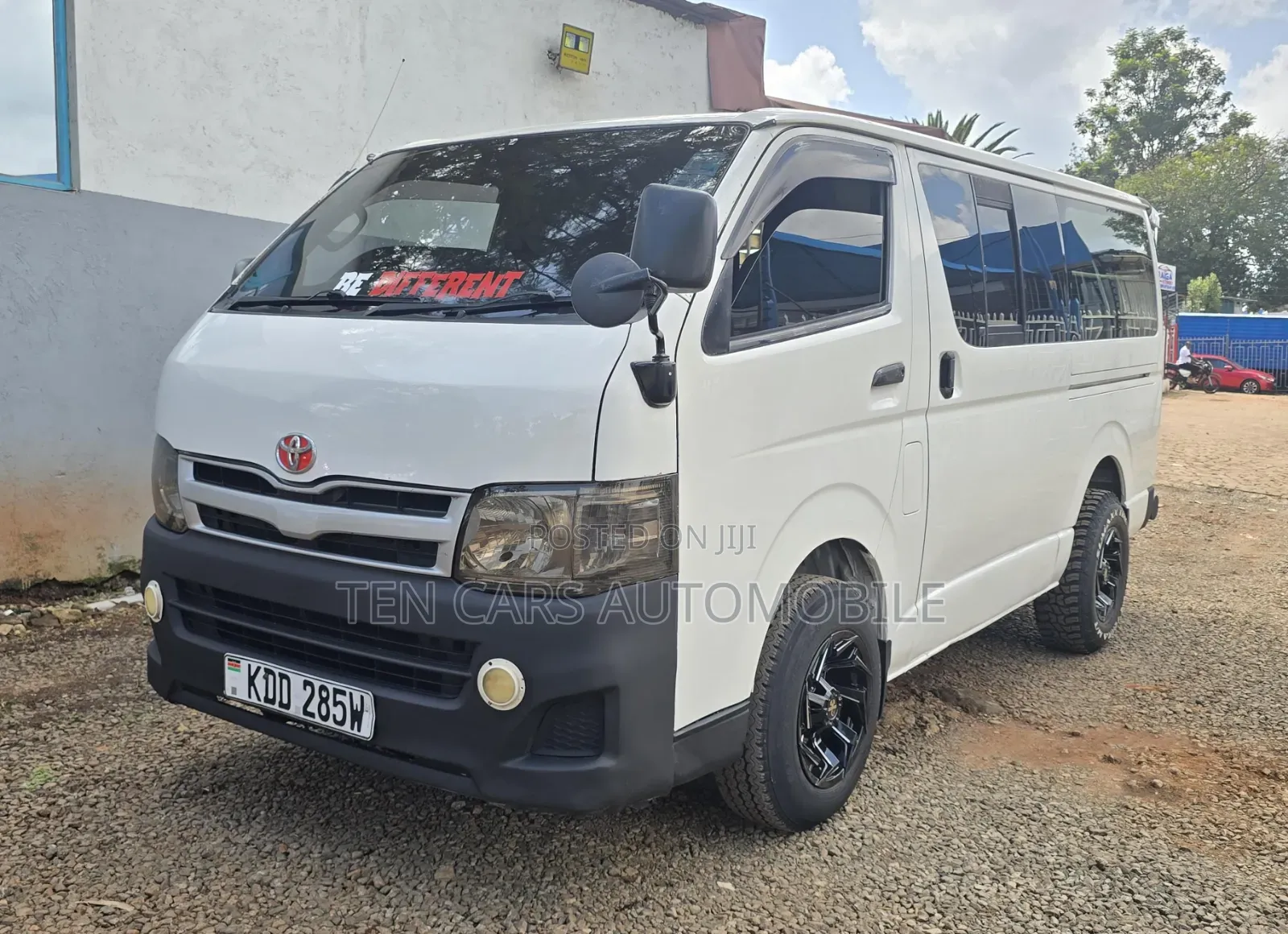 Toyota HiAce 2013 White