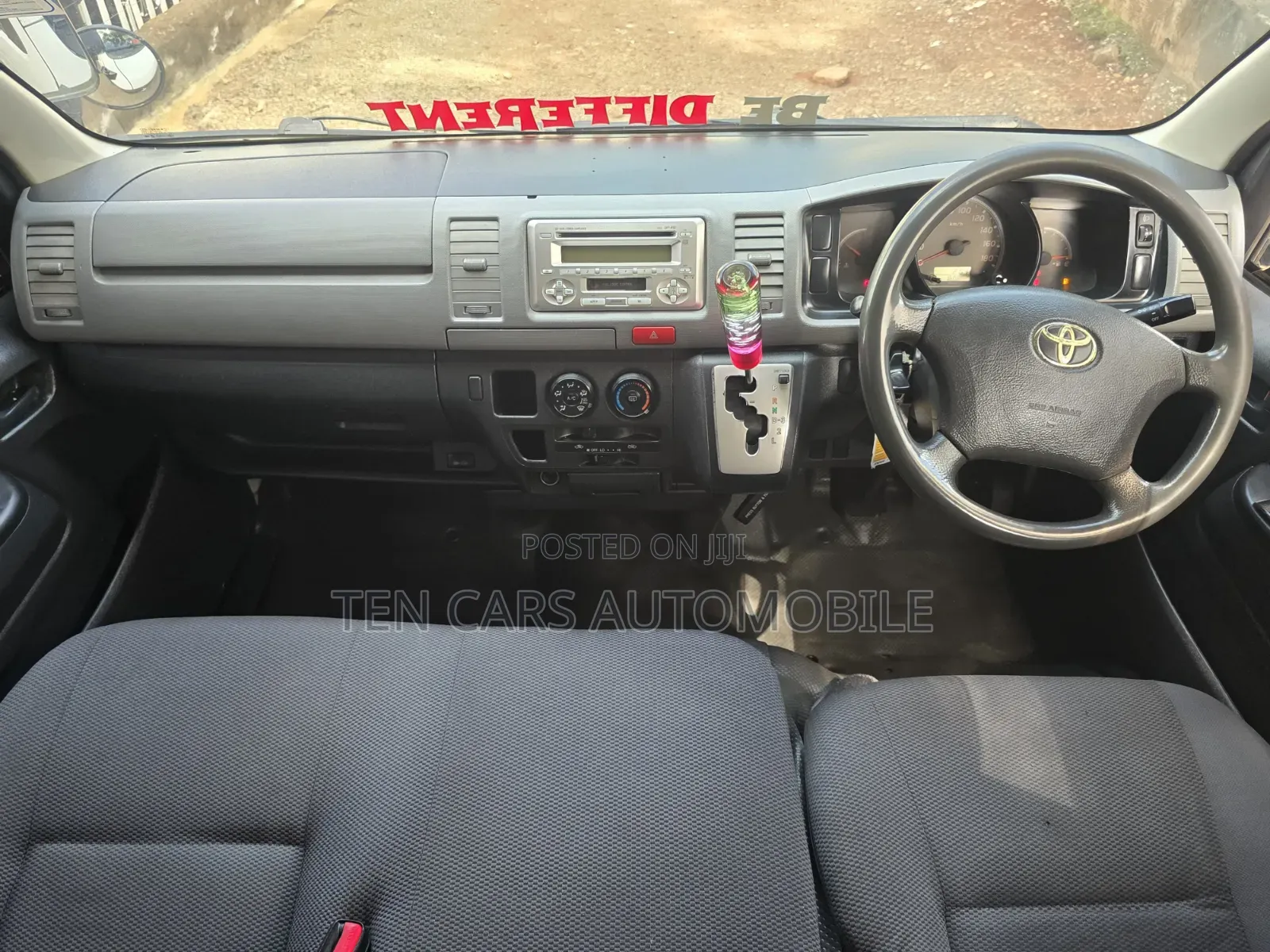 Toyota HiAce 2013 White