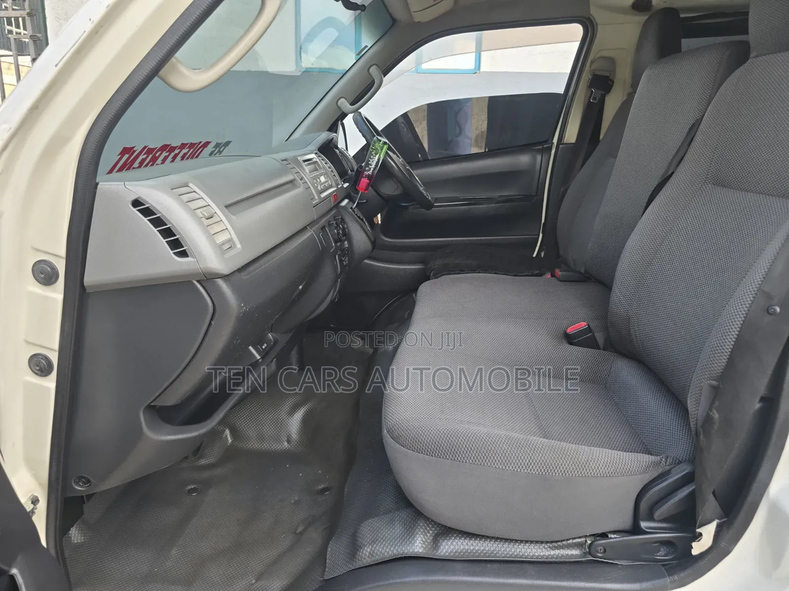 Toyota HiAce 2013 White