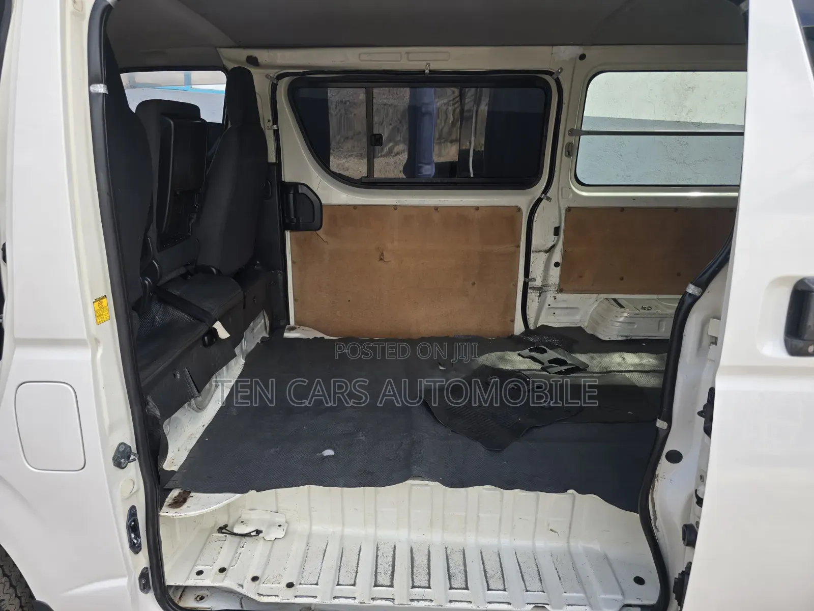 Toyota HiAce 2013 White