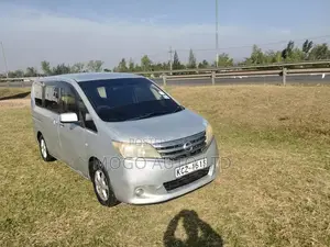 Nissan Serena 2013 Silver