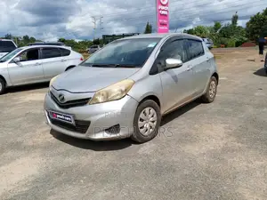 Toyota Vitz 2012 Silver