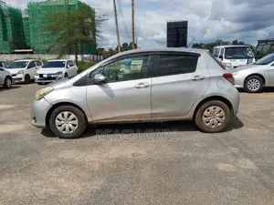 Toyota Vitz 2012 Silver
