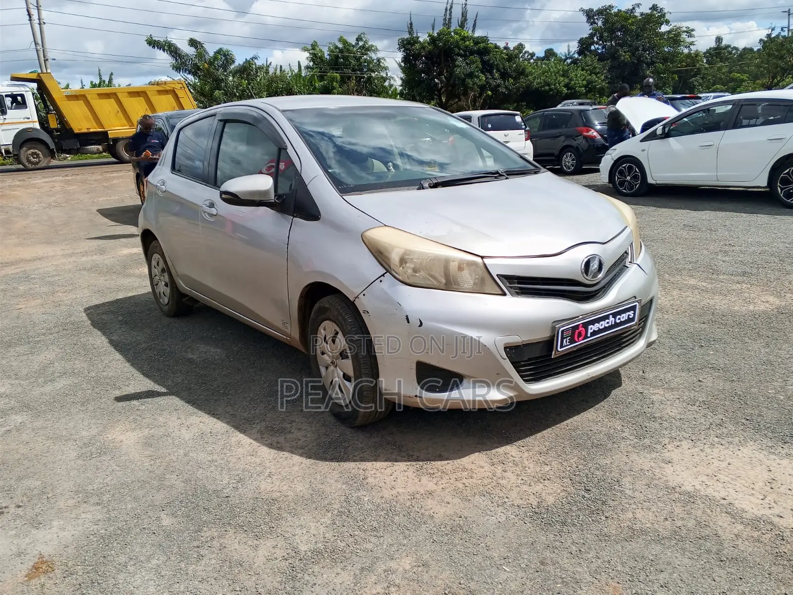 Toyota Vitz 2012 Silver