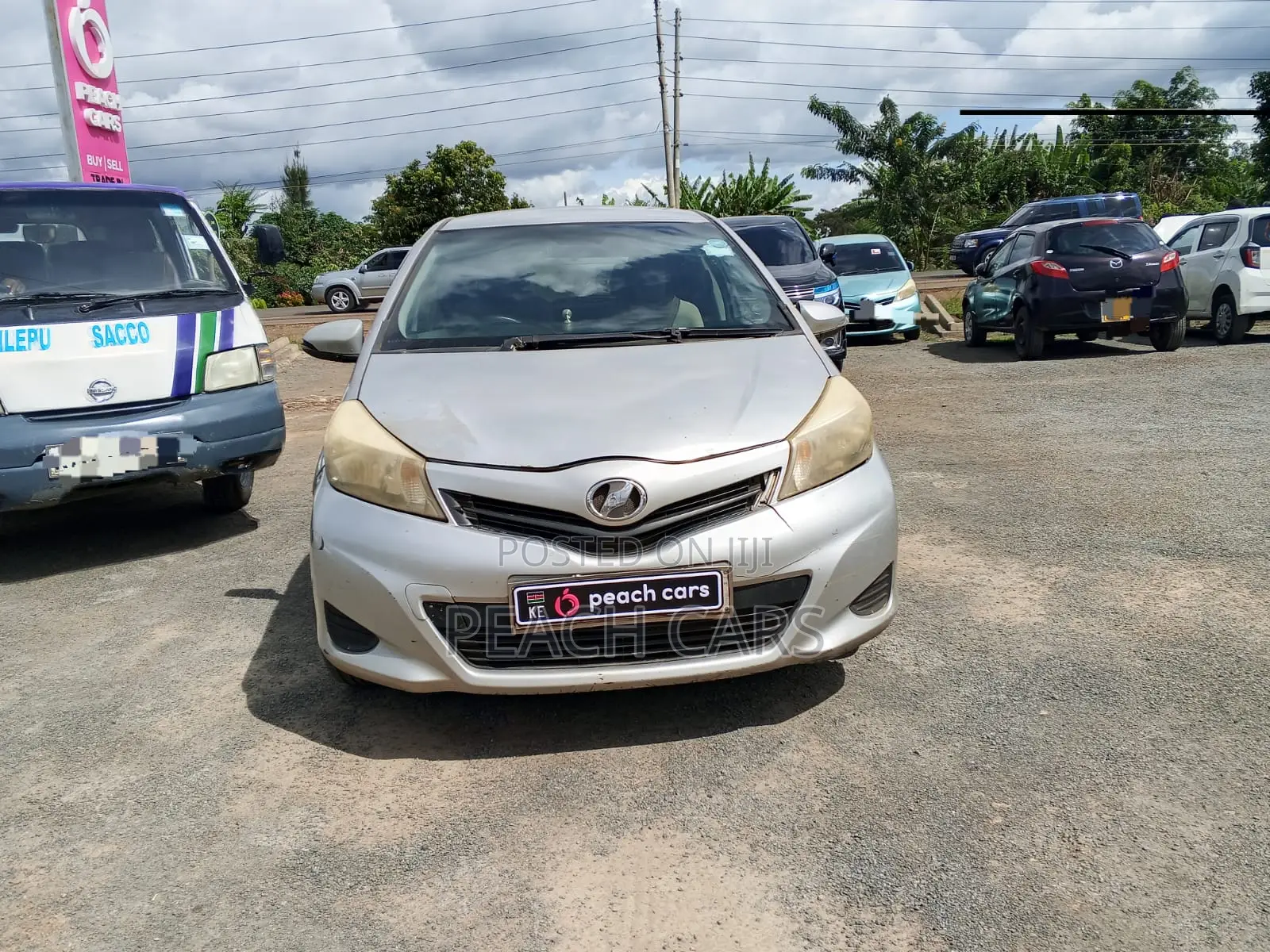 Toyota Vitz 2012 Silver