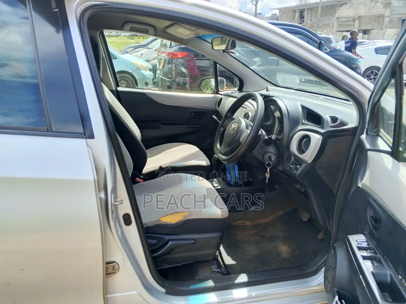 Toyota Vitz 2012 Silver