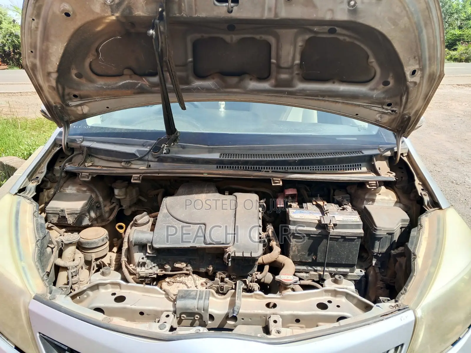 Toyota Vitz 2012 Silver
