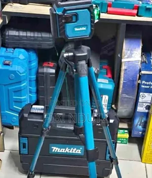 Makita Laser Lever,Comes With a Tripod and Rechargeable Batteries