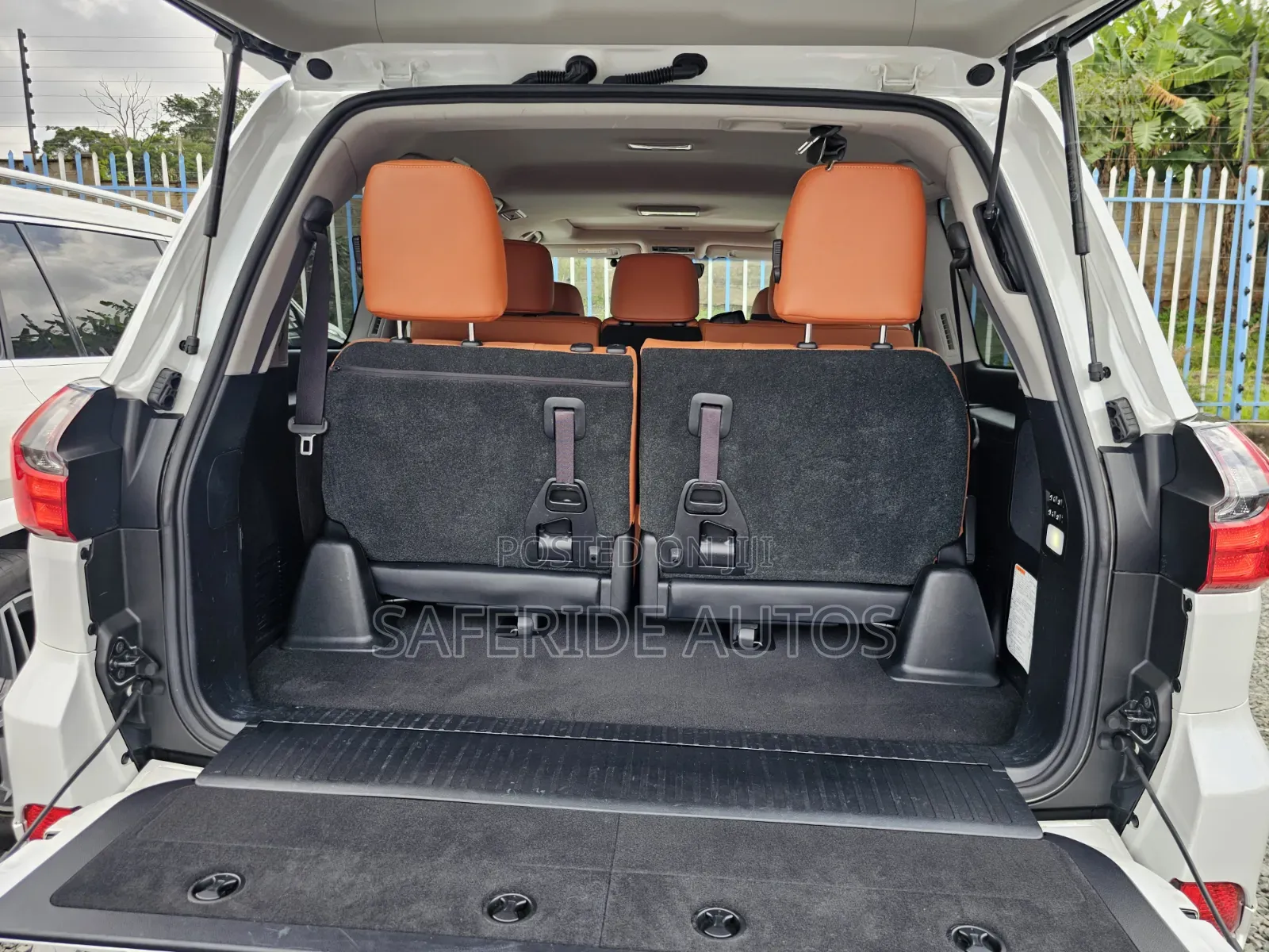 Lexus LX 2019 White
