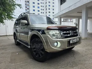 Mitsubishi Pajero 2015 Gold
