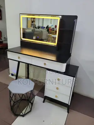 Vanity Set : Modern Black and White Vanity Set With Lighting