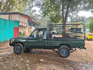 Toyota Land Cruiser 2010 Green