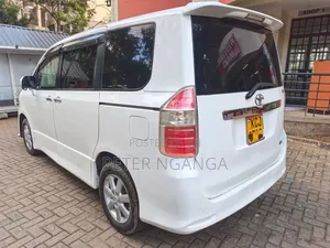 Toyota Noah 2.0 158hp FWD (8 Seater) 2009 White