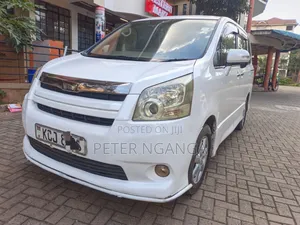 Toyota Noah 2.0 158hp FWD (8 Seater) 2009 White