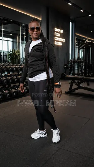Lady Personal Group Outdoor Fitness Trainer