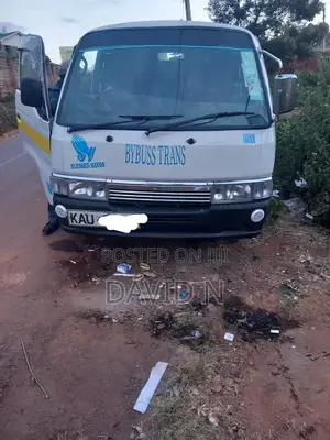 Toyota HiAce 2000 White