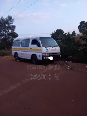 Toyota HiAce 2000 White