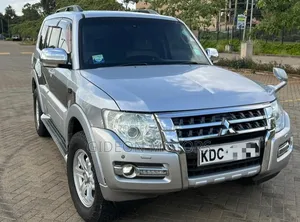 Mitsubishi Pajero 2015 Silver
