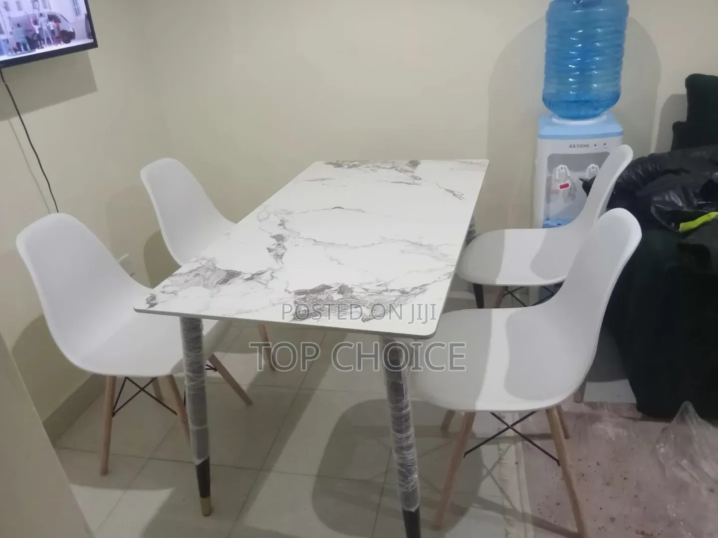 Black Round Table And 4 Chairs