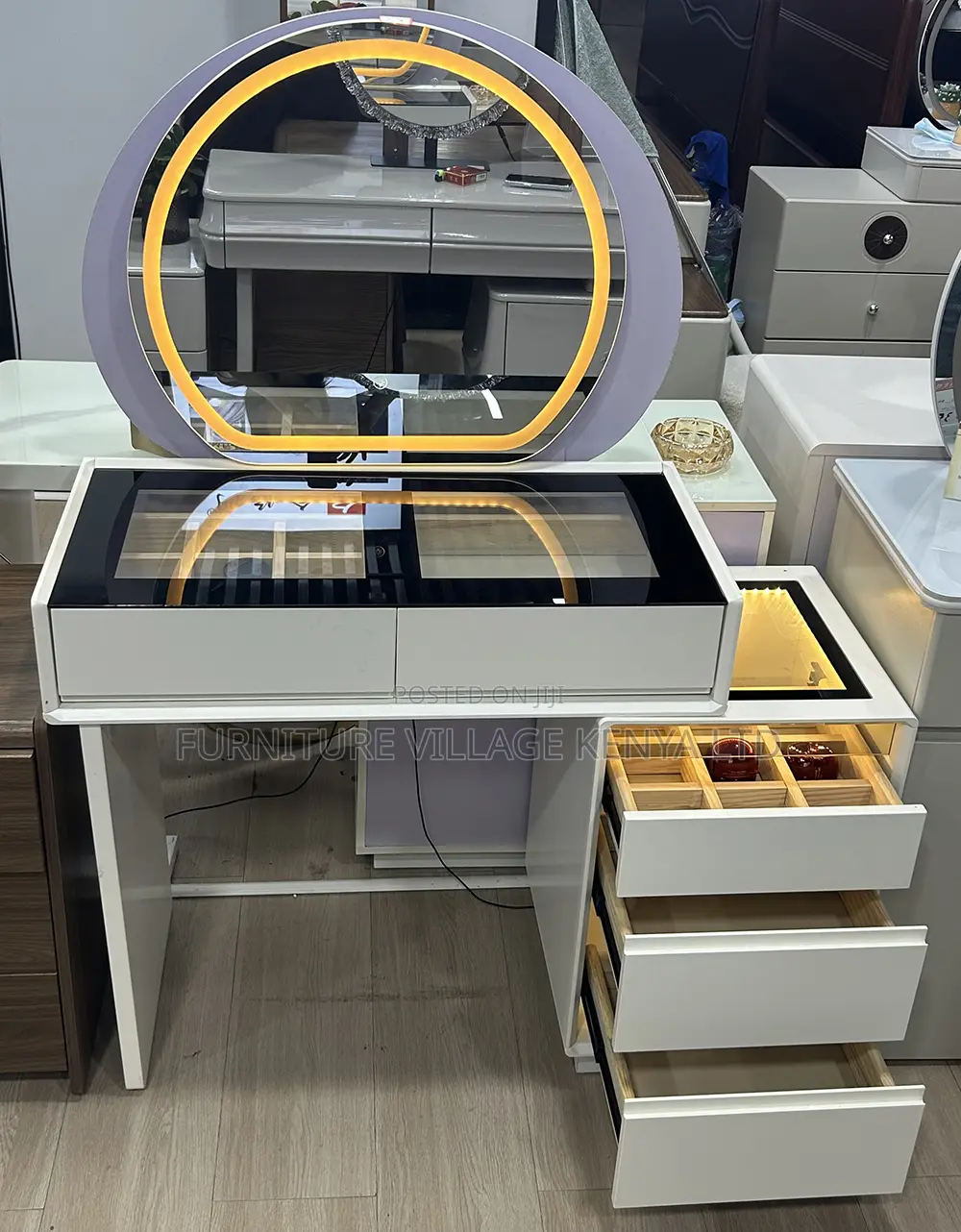 Creamy White Modern Vanity Make Up Table