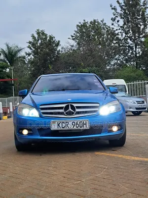 Mercedes-Benz C200 2011 Blue