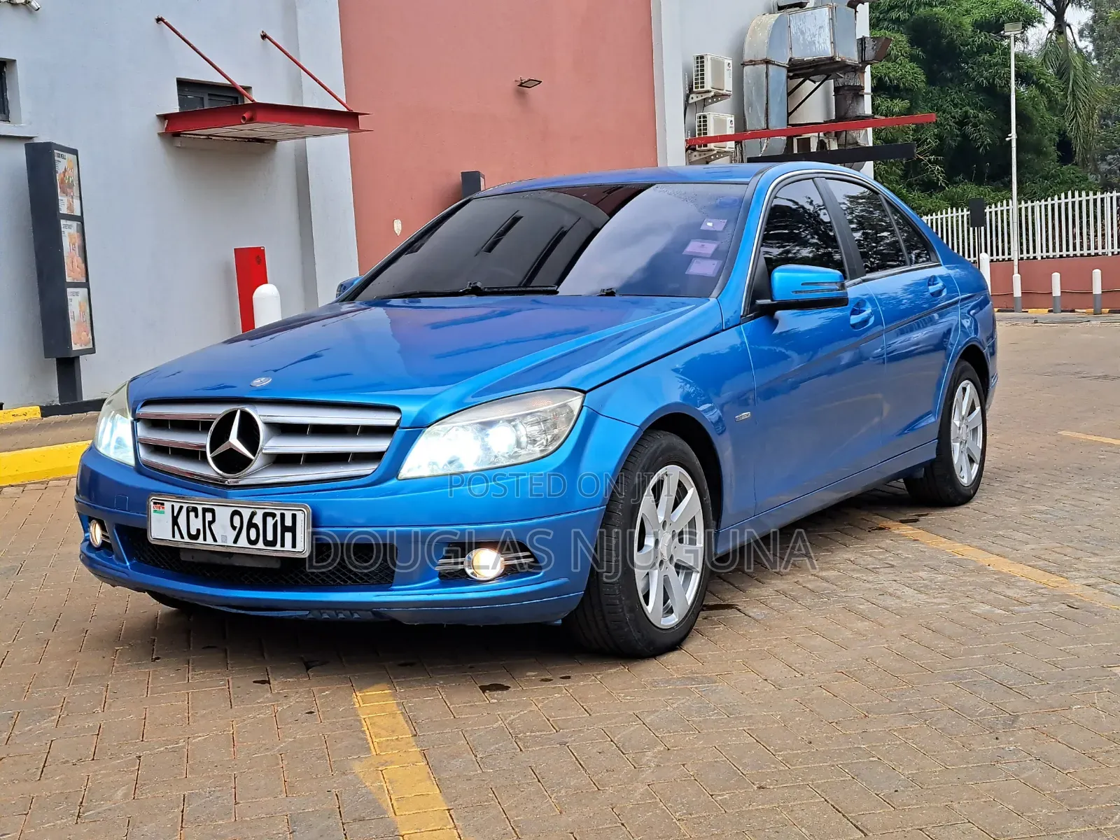 Mercedes-Benz C200 2011 Blue