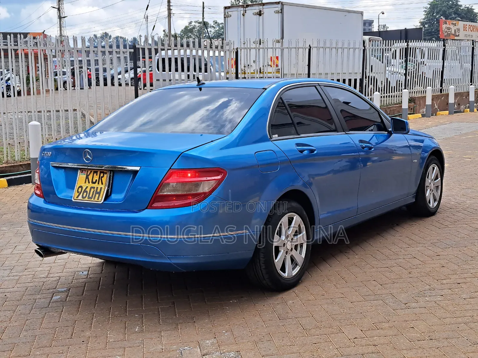 Mercedes-Benz C200 2011 Blue