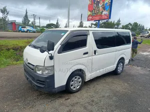 Toyota HiAce 2009 White